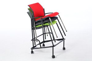 Auf dem Stuhltransportwagen ist der Manhatten auch lagerbar